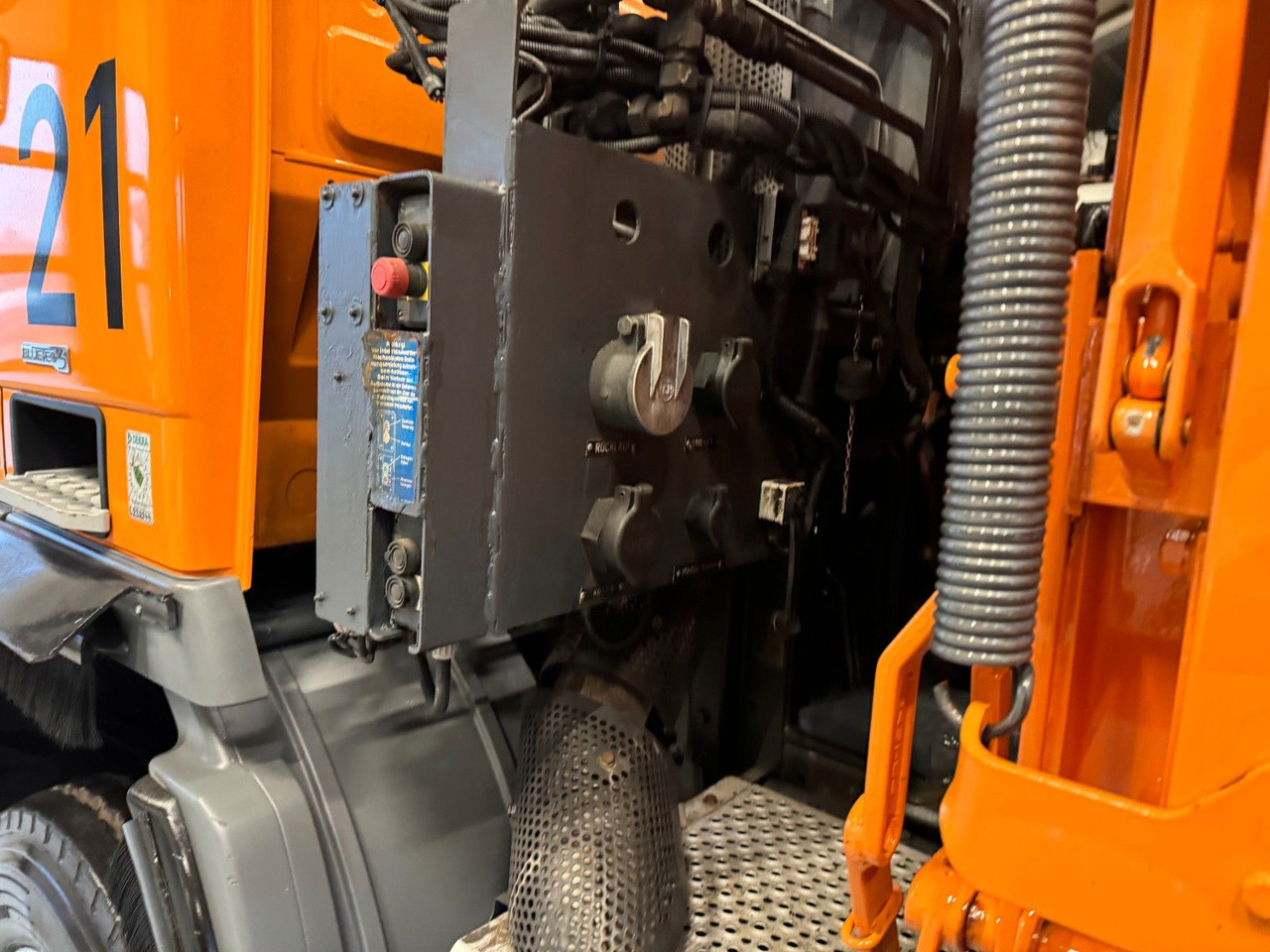 Mercedes-Benz Actros 2036 4x4 DautelWechselsystem Winterdienst Mercedes-Benz Actros 2036 4x4 DautelWechselsystem Winterdienst - Kipper vrachtwagen: afbeelding 5 Mercedes-Benz Actros 2036 4x4 DautelWechselsystem Winterdienst Mercedes-Benz Actros 2036 4x4 DautelWechselsystem Winterdienst - Kipper vrachtwagen: afbeelding 5