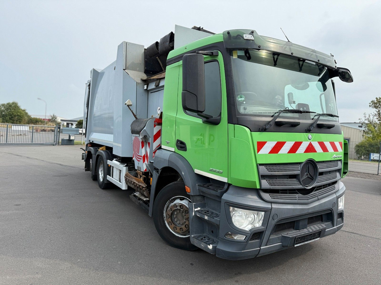Mercedes-Benz Antos 2533 Seitenlader Zoeller SLF XL - Vuilniswagen: afbeelding 3 Mercedes-Benz Antos 2533 Seitenlader Zoeller SLF XL - Vuilniswagen: afbeelding 3