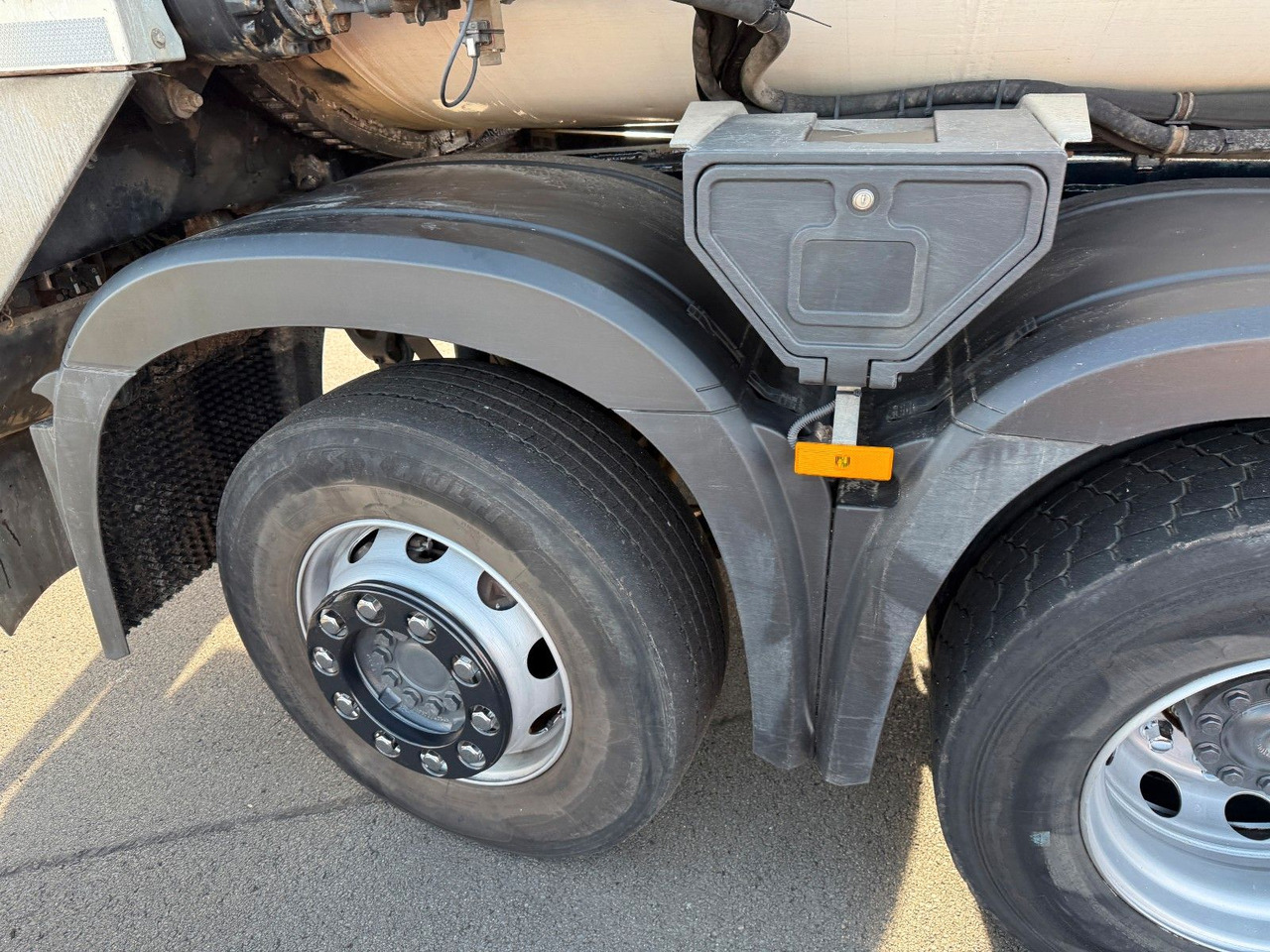 Mercedes-Benz Arocs 3236 8x2 Faun Rotopress 525 C Delta Lift - Vuilniswagen: afbeelding 4 Mercedes-Benz Arocs 3236 8x2 Faun Rotopress 525 C Delta Lift - Vuilniswagen: afbeelding 4