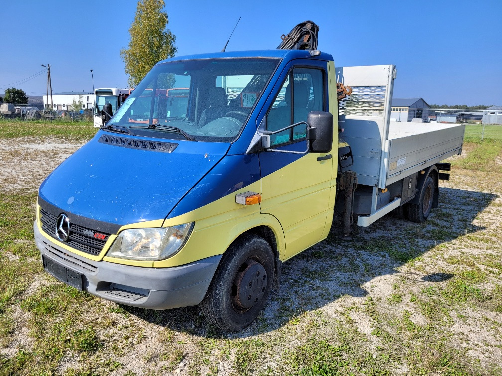 MERCEDES – BENZ SPRINTER 616CDI HIAB 027-2 Crane 10.2004 - Bestelwagen open laadbak: afbeelding 2 MERCEDES – BENZ SPRINTER 616CDI HIAB 027-2 Crane 10.2004 - Bestelwagen open laadbak: afbeelding 2