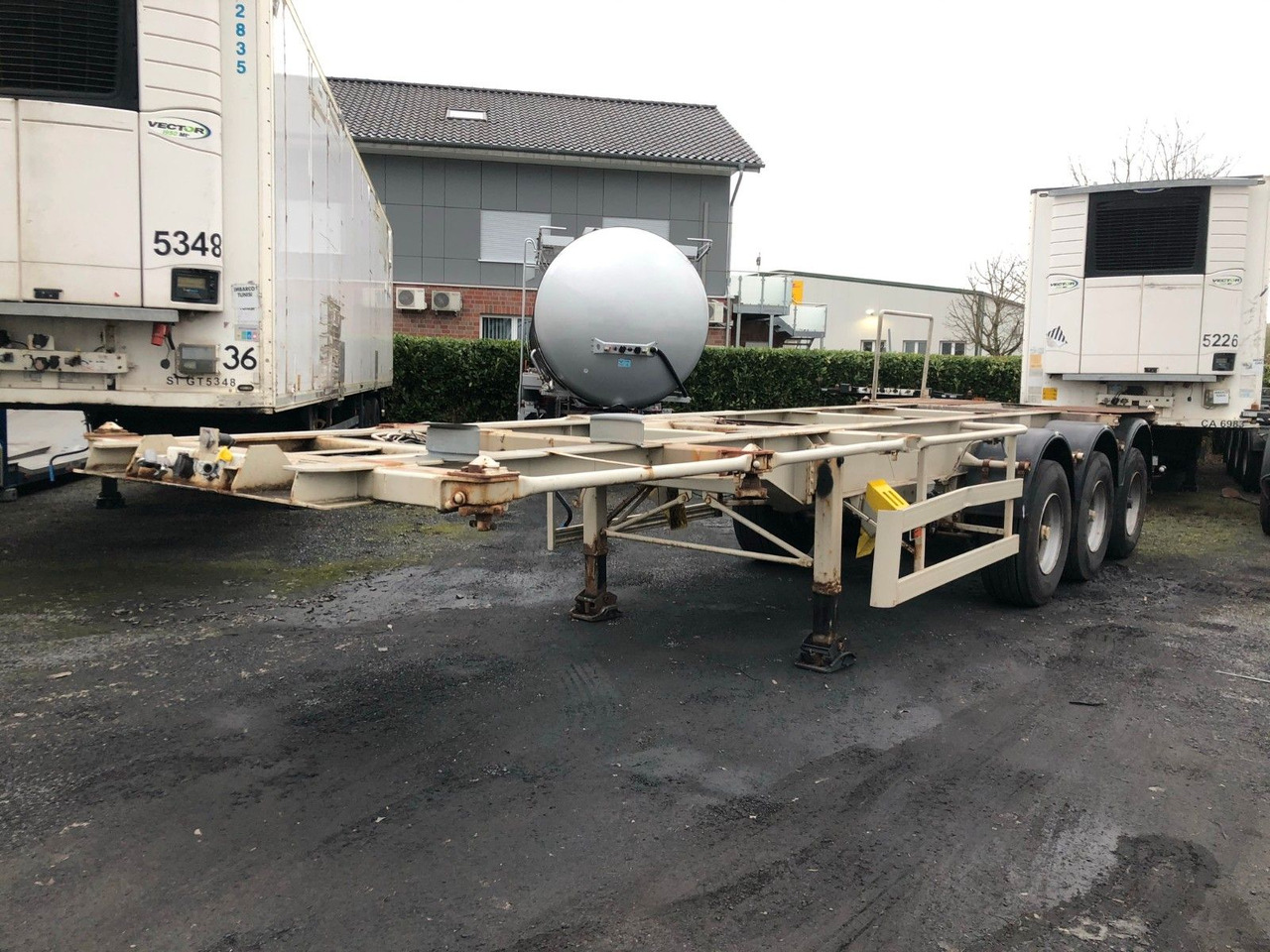 Kässbohrer SC10-24 Chassis Kässbohrer SC10-24 Chassis - Containertransporter/ Wissellaadbak oplegger: afbeelding 4 Kässbohrer SC10-24 Chassis Kässbohrer SC10-24 Chassis - Containertransporter/ Wissellaadbak oplegger: afbeelding 4