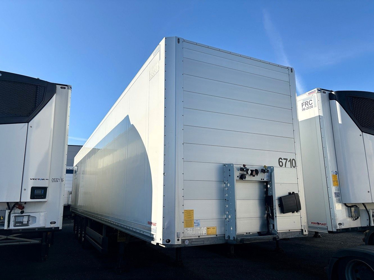 Schmitz Cargobull SKO 24 Isokoffer,Ab KW 46, Miete mögl. - Gesloten oplegger: afbeelding 1 Schmitz Cargobull SKO 24 Isokoffer,Ab KW 46, Miete mögl. - Gesloten oplegger: afbeelding 1