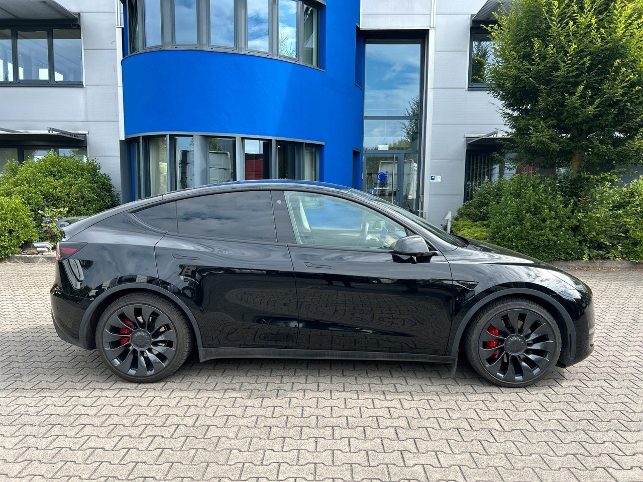 Tesla Model Y Performance Dual AWD - Sedan: afbeelding 4 Tesla Model Y Performance Dual AWD - Sedan: afbeelding 4
