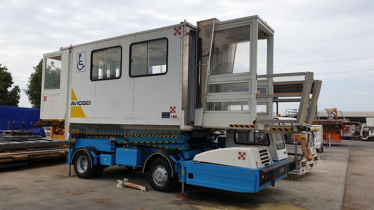 AVIOGEI Ambulift E747 (Half Cab) - Ambulift: afbeelding 1 AVIOGEI Ambulift E747 (Half Cab) - Ambulift: afbeelding 1