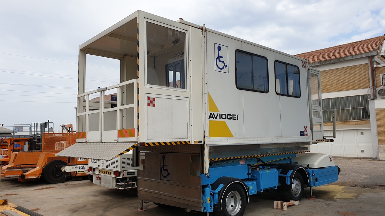 AVIOGEI Ambulift E747 (Half Cab) - Ambulift: afbeelding 2 AVIOGEI Ambulift E747 (Half Cab) - Ambulift: afbeelding 2