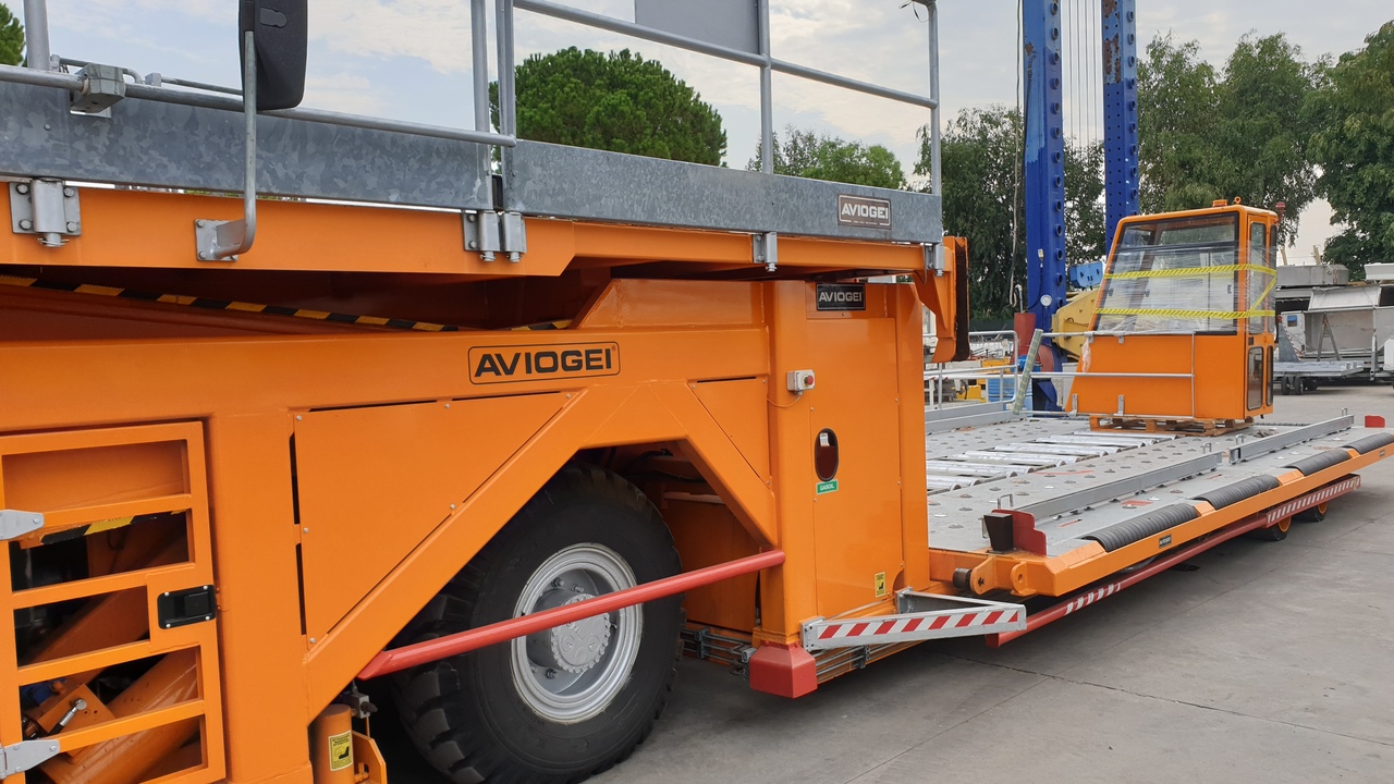 Main Deck Loader Aviogei 20 tons 2PU2000 - Container/ Palletlader: afbeelding 3 Main Deck Loader Aviogei 20 tons 2PU2000 - Container/ Palletlader: afbeelding 3