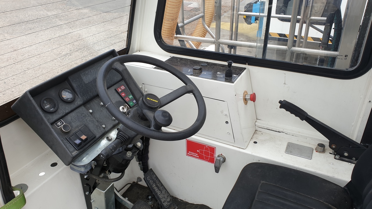 Toilet Truck Aviogei VSTM - Lavatory service truck: afbeelding 3 Toilet Truck Aviogei VSTM - Lavatory service truck: afbeelding 3