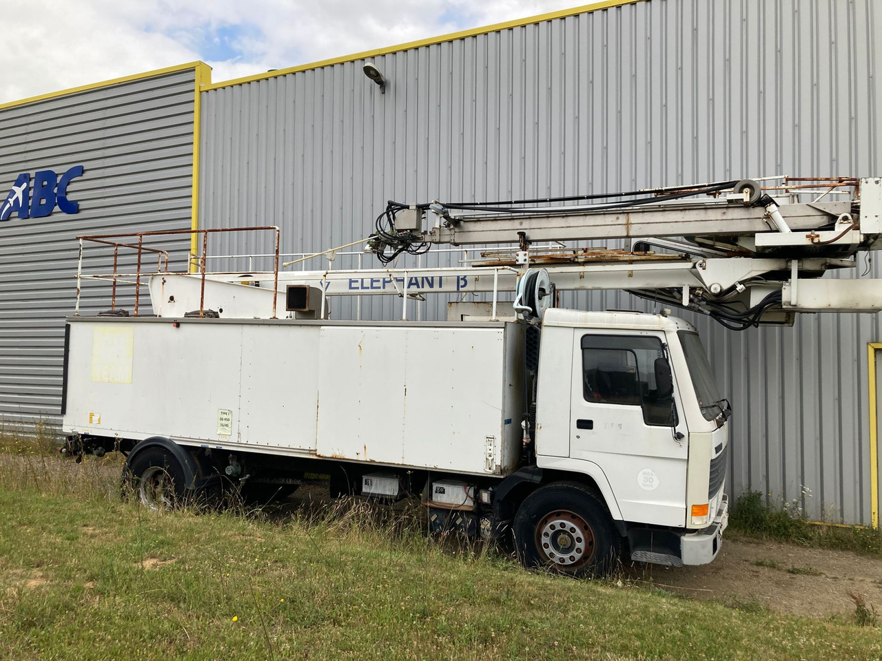 Vestergaard Deicer Elephant Beta on Volvo Chassis - Ontijzingsapparatuur: afbeelding 1 Vestergaard Deicer Elephant Beta on Volvo Chassis - Ontijzingsapparatuur: afbeelding 1