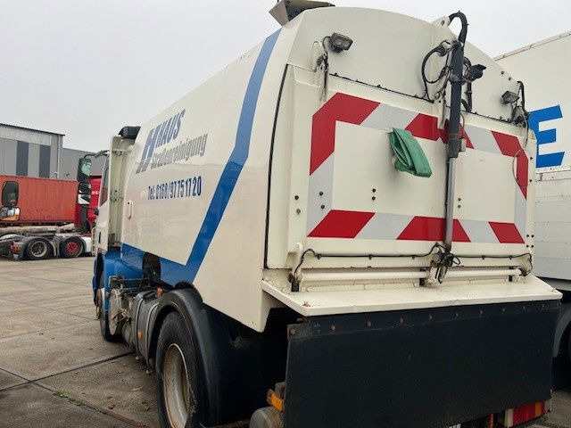 DAF 65 FA65.180 CF - Veegwagen: afbeelding 4 DAF 65 FA65.180 CF - Veegwagen: afbeelding 4