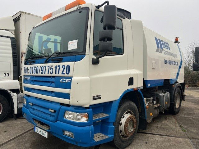 DAF 65 FA65.180 CF - Veegwagen: afbeelding 1 DAF 65 FA65.180 CF - Veegwagen: afbeelding 1
