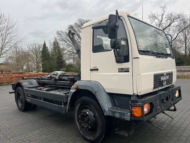 MAN 18.284 18.264 Steel spring - Containertransporter/ Wissellaadbak vrachtwagen: afbeelding 2 MAN 18.284 18.264 Steel spring - Containertransporter/ Wissellaadbak vrachtwagen: afbeelding 2