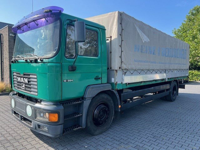 MAN 18.284 - Schuifzeilen vrachtwagen: afbeelding 1 MAN 18.284 - Schuifzeilen vrachtwagen: afbeelding 1