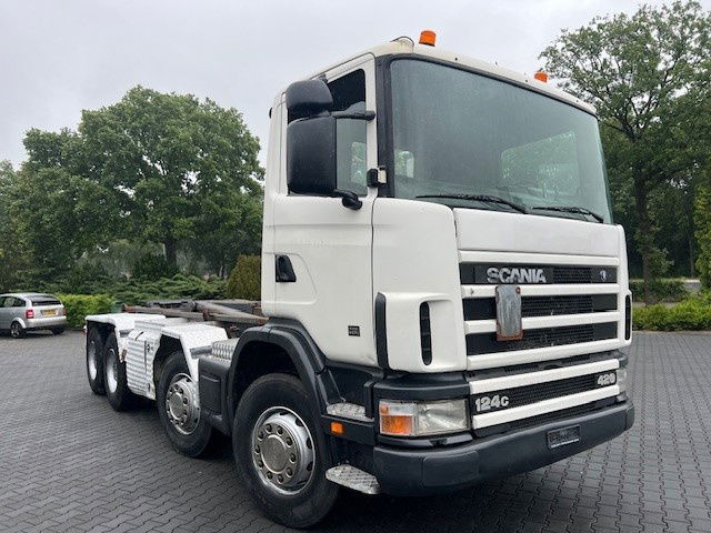 Scania R124-420 .420 8x4 - Containertransporter/ Wissellaadbak vrachtwagen: afbeelding 3 Scania R124-420 .420 8x4 - Containertransporter/ Wissellaadbak vrachtwagen: afbeelding 3