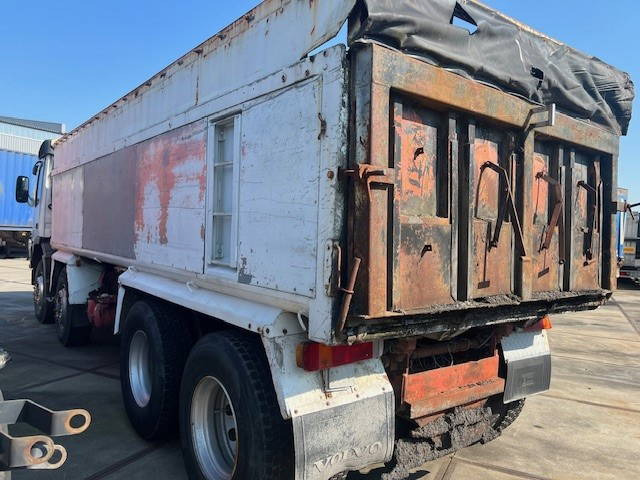 Volvo FM 12 FM12 8x4 - Kipper vrachtwagen: afbeelding 5 Volvo FM 12 FM12 8x4 - Kipper vrachtwagen: afbeelding 5