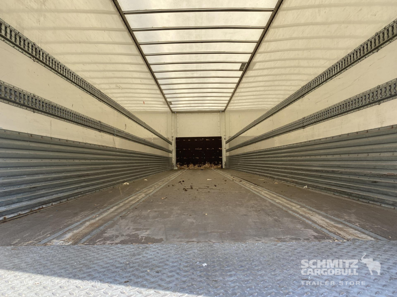 LECI TRAILER Dryfreight Standard Roller shutter door - Gesloten oplegger: afbeelding 3 LECI TRAILER Dryfreight Standard Roller shutter door - Gesloten oplegger: afbeelding 3