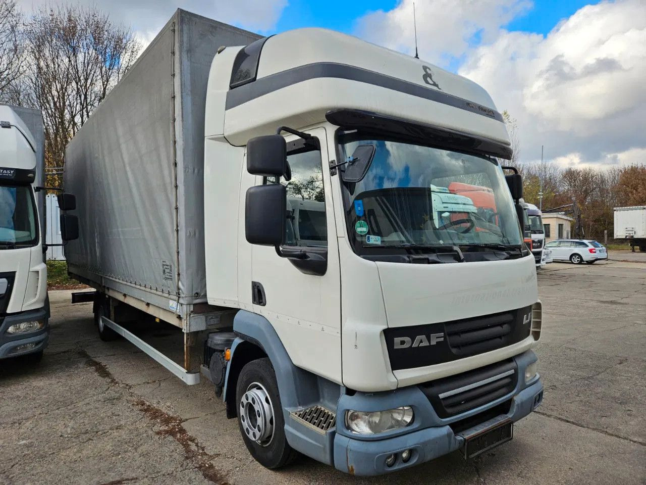 DAF LF 45.210 12t Euro5 EEV - Schuifzeilen vrachtwagen: afbeelding 2 DAF LF 45.210 12t Euro5 EEV - Schuifzeilen vrachtwagen: afbeelding 2