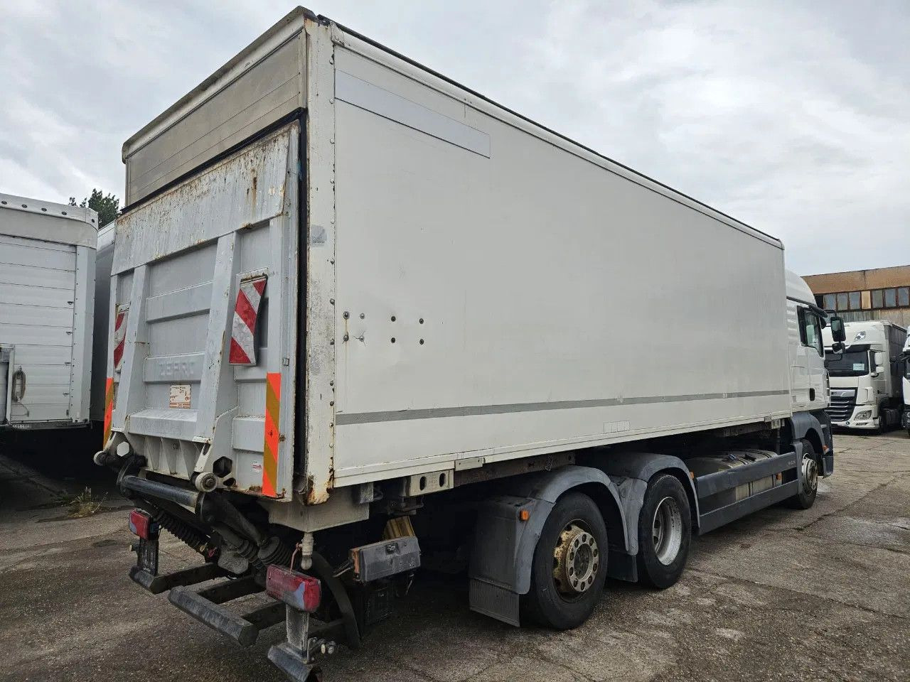 MAN TGA 26.400 BDF Tail Lift Euro5, New Smart2 Tacho - Containertransporter/ Wissellaadbak vrachtwagen: afbeelding 3 MAN TGA 26.400 BDF Tail Lift Euro5, New Smart2 Tacho - Containertransporter/ Wissellaadbak vrachtwagen: afbeelding 3
