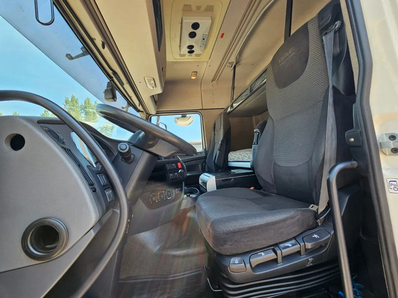 DAF XF 460 Space Cab Standklima 2 units - Trekker: afbeelding 5 DAF XF 460 Space Cab Standklima 2 units - Trekker: afbeelding 5