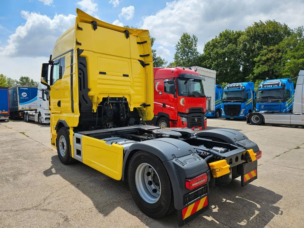 MAN TGX 18.520 XXL Standard Yellow Full Spoiler Big - Trekker: afbeelding 4 MAN TGX 18.520 XXL Standard Yellow Full Spoiler Big - Trekker: afbeelding 4