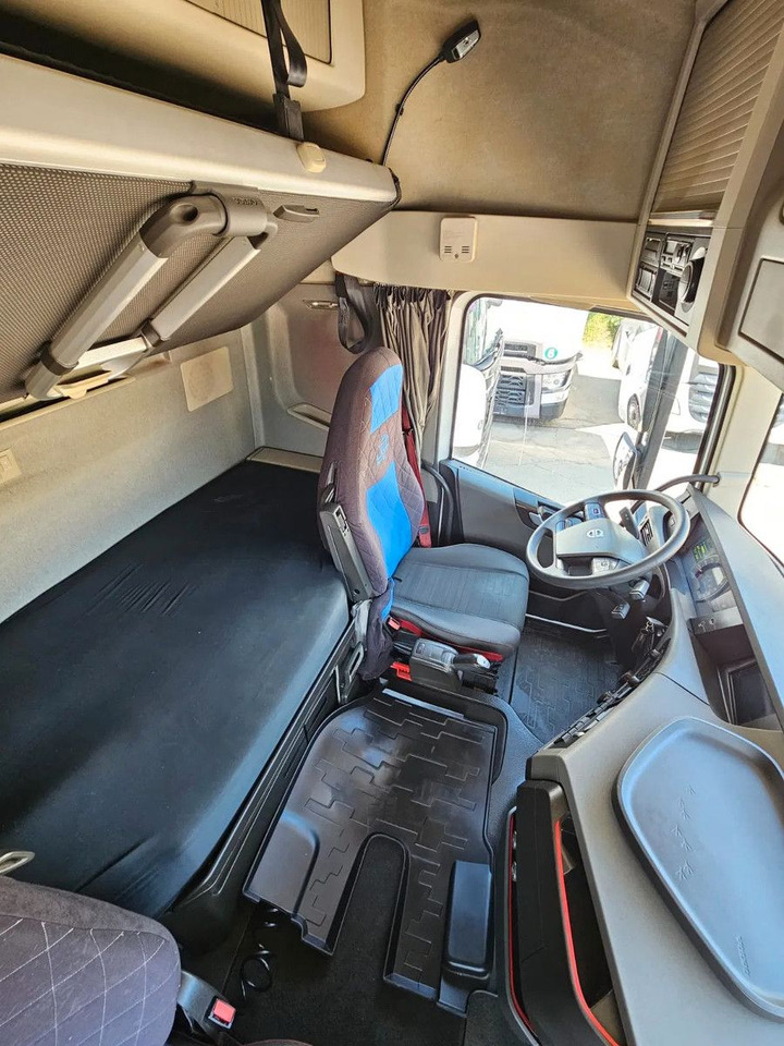 Trekker Volvo FH 460 Standard - Globe - Full Spoiler: afbeelding 7