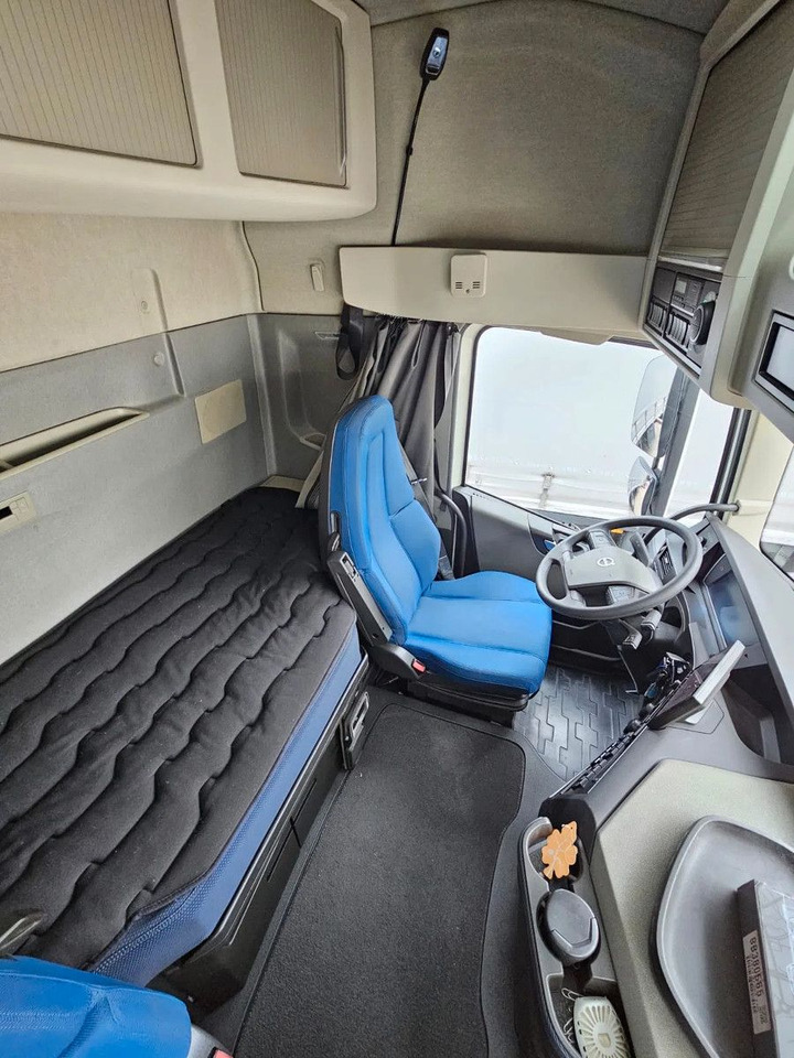 Trekker Volvo FH 460 Turbo Compound, I-Park, HYVA, Microwave,: afbeelding 8