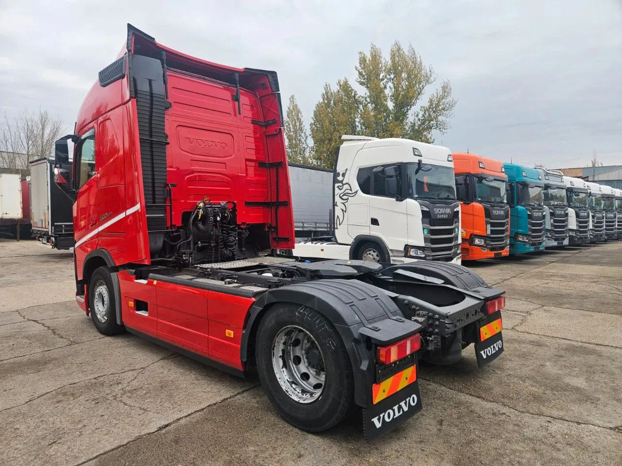 Volvo FH 500 I-Park, Full Spoiler, TV stand - Trekker: afbeelding 4 Volvo FH 500 I-Park, Full Spoiler, TV stand - Trekker: afbeelding 4