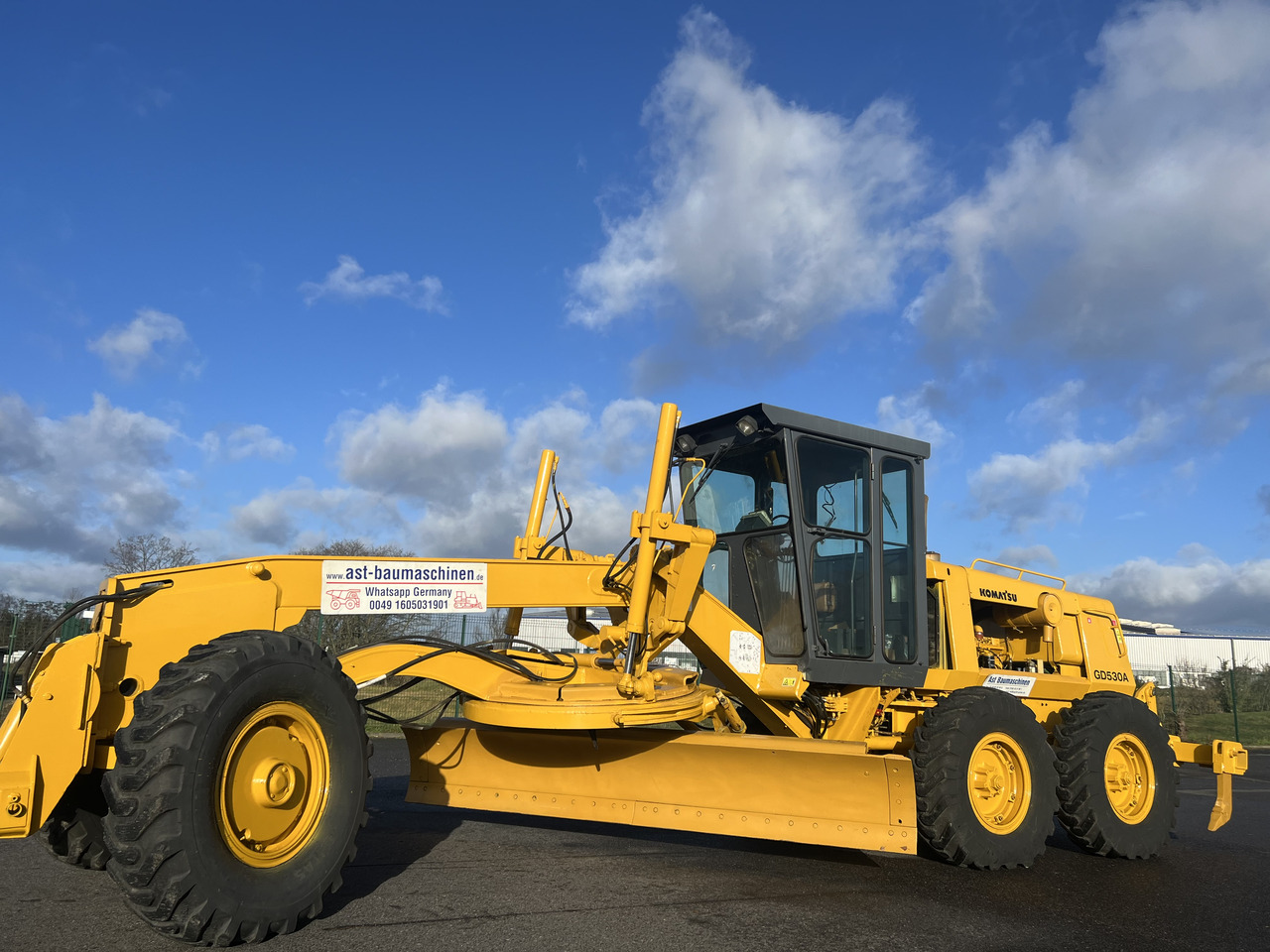 KOMATSU GD530A mit 5-Zahn-Heckaufreisser - Grader: afbeelding 1 KOMATSU GD530A mit 5-Zahn-Heckaufreisser - Grader: afbeelding 1