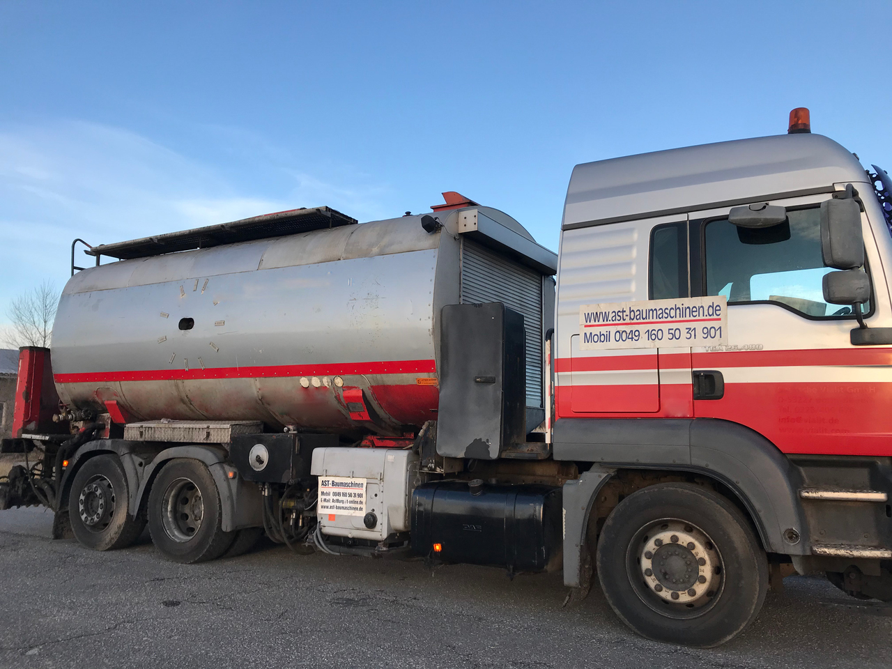 MAN Asphaltsprayer TGA 26.480 6x2-2 - Bitumen sprayer: afbeelding 1 MAN Asphaltsprayer TGA 26.480 6x2-2 - Bitumen sprayer: afbeelding 1