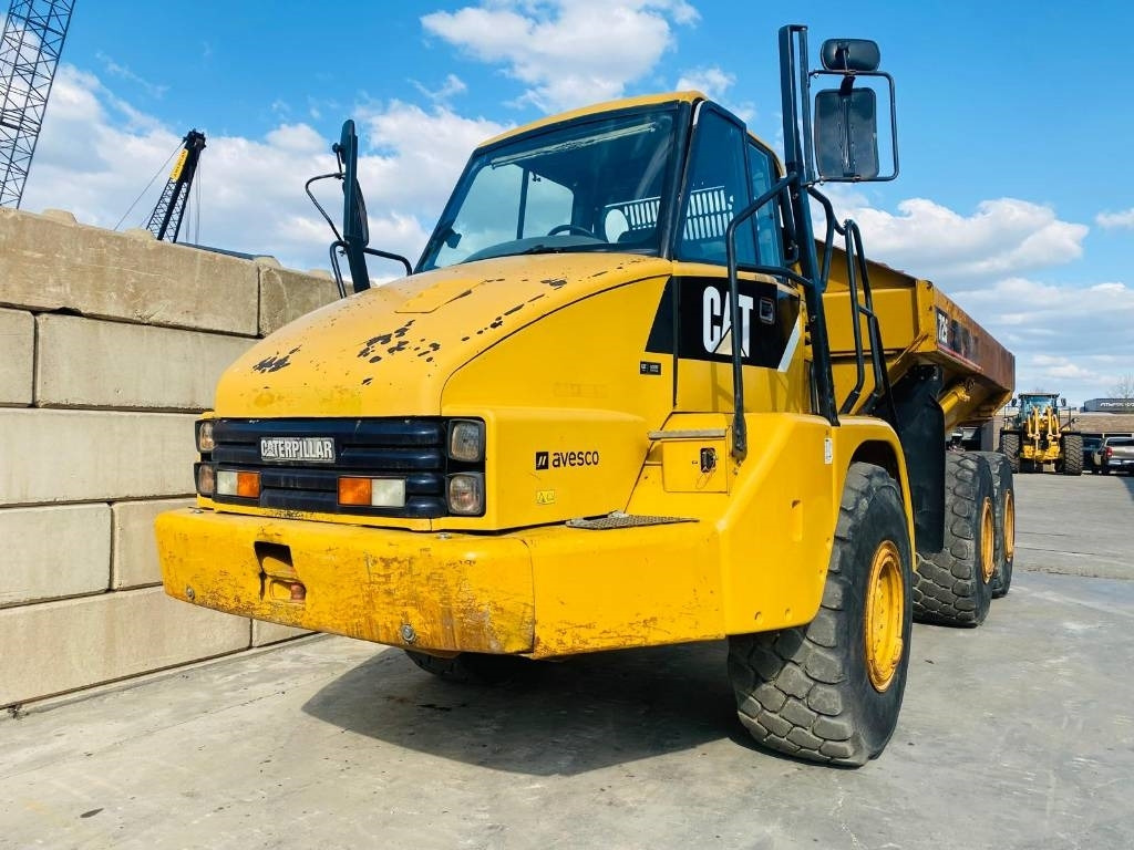 CAT 725 - Kiepwagen met knikbesturing: afbeelding 3 CAT 725 - Kiepwagen met knikbesturing: afbeelding 3