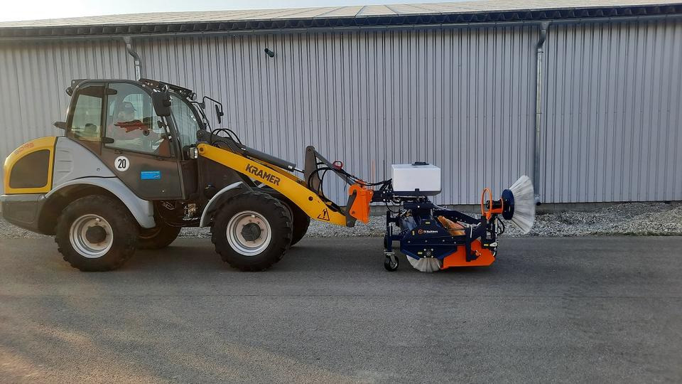 Kehrmaschine Kramer 1,2, 1,5, 1,8 2,3 2,8m Euro Radlader Hoflader - Veeg: afbeelding 3 Kehrmaschine Kramer 1,2, 1,5, 1,8 2,3 2,8m Euro Radlader Hoflader - Veeg: afbeelding 3