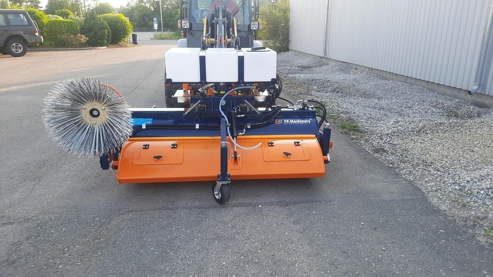 Kehrmaschine Kramer 1,2, 1,5, 1,8 2,3 2,8m Euro Radlader Hoflader - Veeg: afbeelding 5 Kehrmaschine Kramer 1,2, 1,5, 1,8 2,3 2,8m Euro Radlader Hoflader - Veeg: afbeelding 5