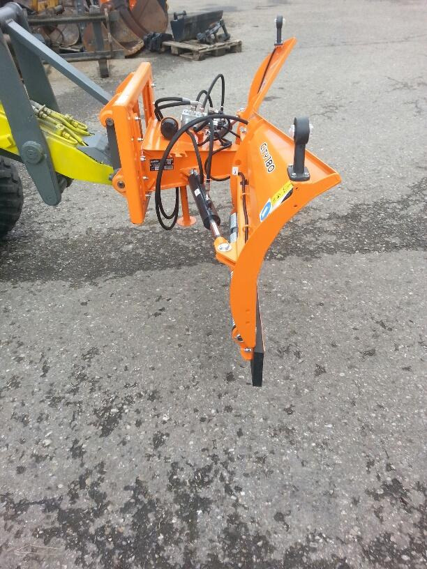 Schneeschild V 1,8m Samasz Schlepper Radlader Hoflader Frontlader - Sneeuwschuif: afbeelding 3 Schneeschild V 1,8m Samasz Schlepper Radlader Hoflader Frontlader - Sneeuwschuif: afbeelding 3