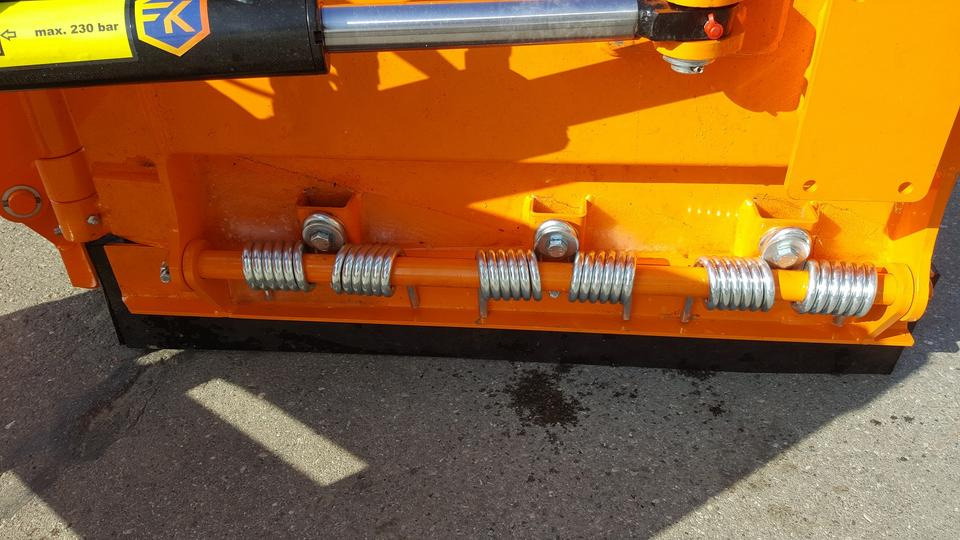 Schneeschild Vario 1,8m Schlepper Radlader Hoflader Schäffer - Sneeuwschuif: afbeelding 5 Schneeschild Vario 1,8m Schlepper Radlader Hoflader Schäffer - Sneeuwschuif: afbeelding 5