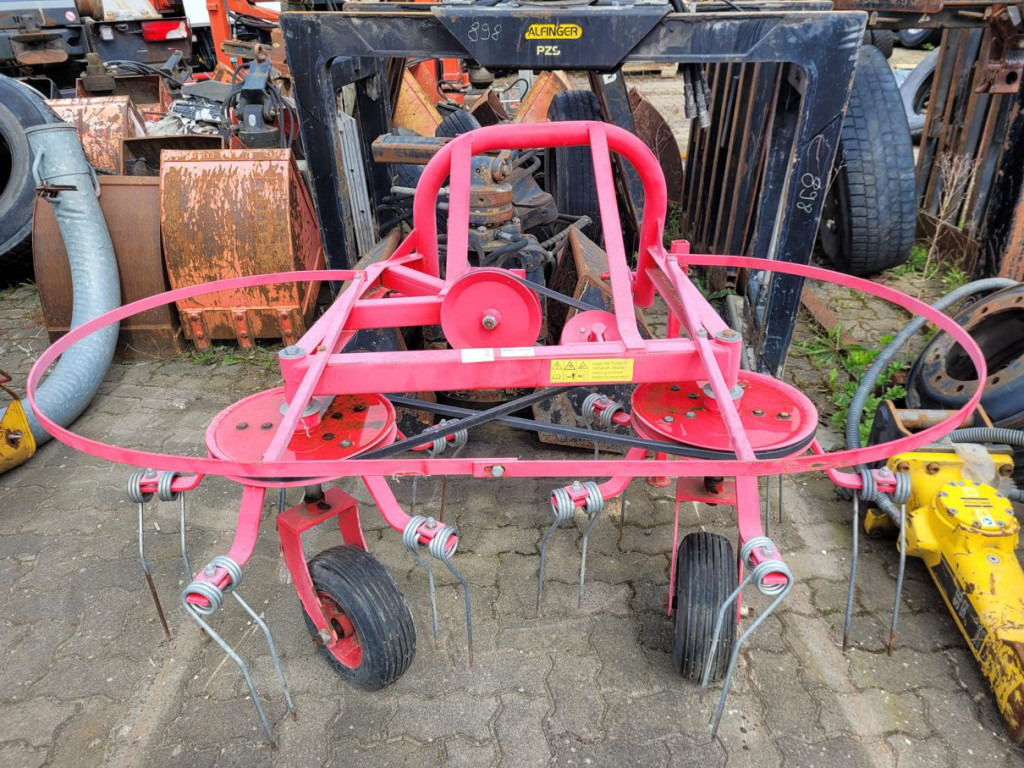 KUBOTA Trecker 1400 Diverse mit Zapfwelle am Heck und Heuwender - Mini tractor: afbeelding 3 KUBOTA Trecker 1400 Diverse mit Zapfwelle am Heck und Heuwender - Mini tractor: afbeelding 3