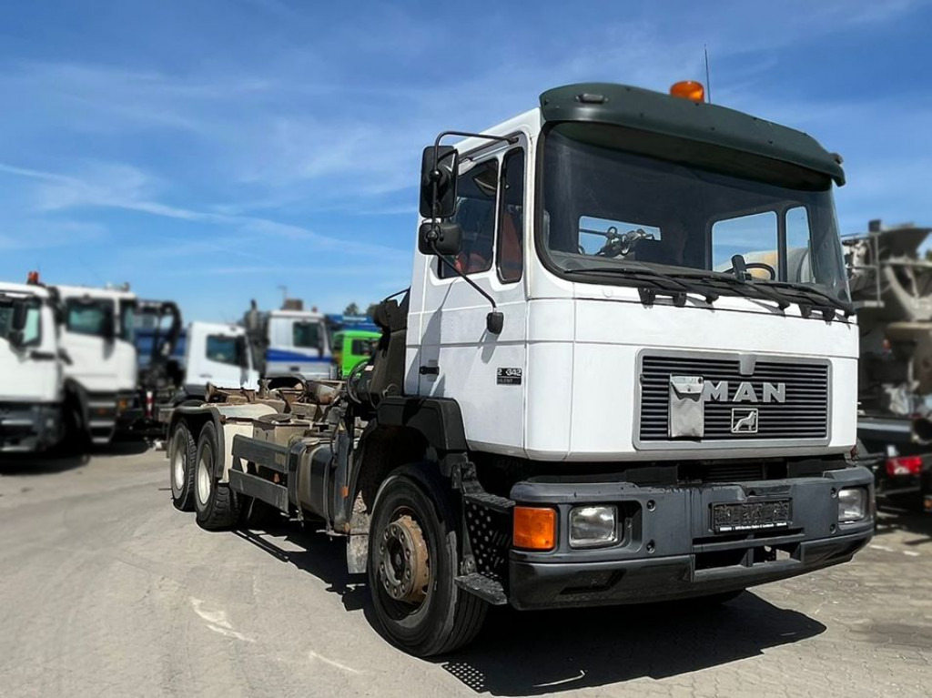 MAN MAN F2000 Abrollkipper mit Kran 27.342 6x4 - Haakarmsysteem vrachtwagen, Kraanwagen: afbeelding 2 MAN MAN F2000 Abrollkipper mit Kran 27.342 6x4 - Haakarmsysteem vrachtwagen, Kraanwagen: afbeelding 2