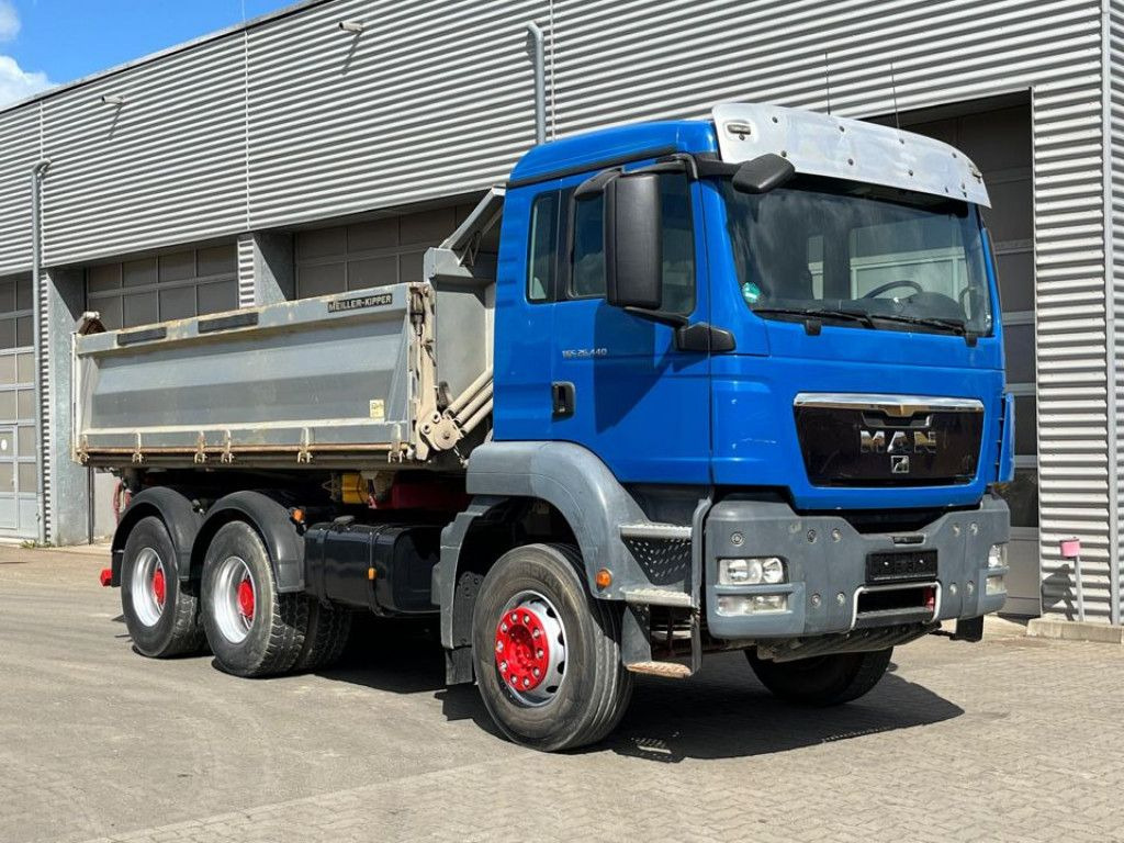 MAN TG-S 26.440 6x4 BB 3-Achs Kipper MeillerSchalter MAN TG-S 26.440 6x4 BB 3-Achs Kipper MeillerSchalter - Kipper vrachtwagen: afbeelding 2 MAN TG-S 26.440 6x4 BB 3-Achs Kipper MeillerSchalter MAN TG-S 26.440 6x4 BB 3-Achs Kipper MeillerSchalter - Kipper vrachtwagen: afbeelding 2