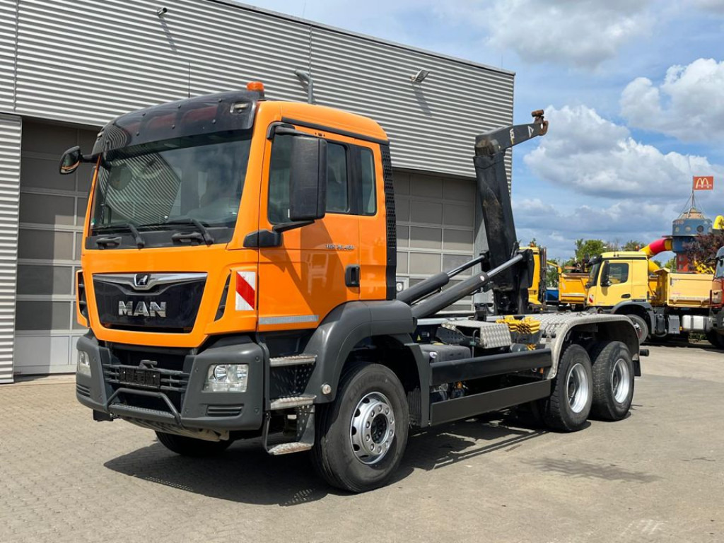 MAN TG-S 26.460 6x4 BB Abrollkipper kurzer Radstand - Haakarmsysteem vrachtwagen: afbeelding 1 MAN TG-S 26.460 6x4 BB Abrollkipper kurzer Radstand - Haakarmsysteem vrachtwagen: afbeelding 1