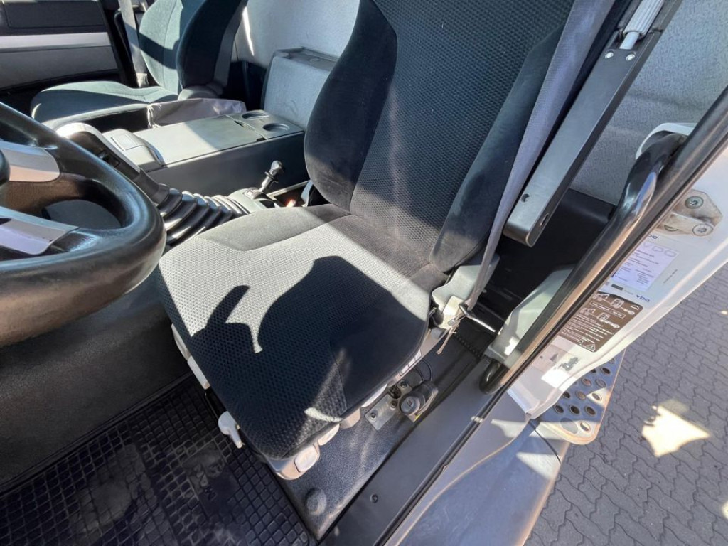 MAN TG-S 35.400 8x6H 4 Achs Muldenkipper Carnehl - Kipper vrachtwagen: afbeelding 4 MAN TG-S 35.400 8x6H 4 Achs Muldenkipper Carnehl - Kipper vrachtwagen: afbeelding 4