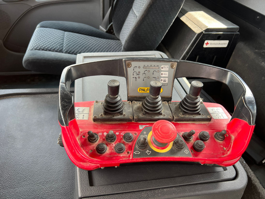 MERCEDES-BENZ Actros 1841 K 2-Achs Kipper Kran Funk 2xhydr+Greifer - Kipper vrachtwagen, Kraanwagen: afbeelding 4 MERCEDES-BENZ Actros 1841 K 2-Achs Kipper Kran Funk 2xhydr+Greifer - Kipper vrachtwagen, Kraanwagen: afbeelding 4