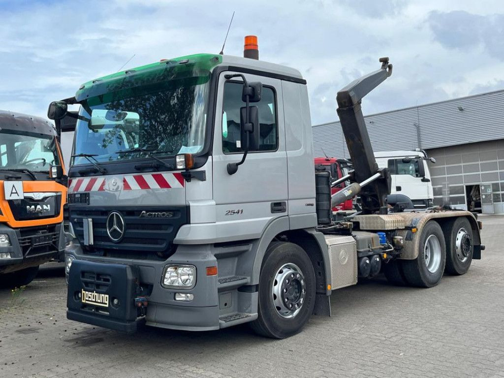 Mercedes-Benz Actros 2641 L 6x2 Abrollkipper 159TKM kuz.Radsta - Haakarmsysteem vrachtwagen: afbeelding 1 Mercedes-Benz Actros 2641 L 6x2 Abrollkipper 159TKM kuz.Radsta - Haakarmsysteem vrachtwagen: afbeelding 1
