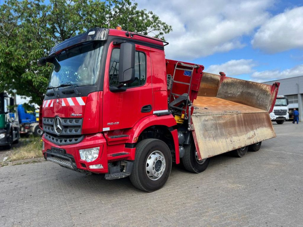 Mercedes-Benz Arocs 3243 8x4 4-Achs Kipper Bordmatik - Kipper vrachtwagen: afbeelding 1 Mercedes-Benz Arocs 3243 8x4 4-Achs Kipper Bordmatik - Kipper vrachtwagen: afbeelding 1