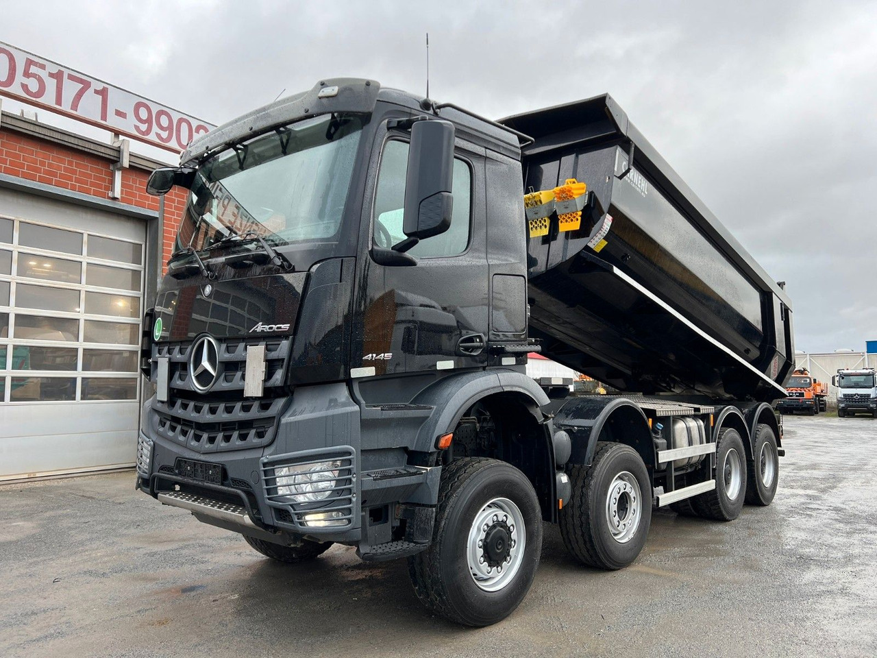 Mercedes-Benz Arocs 4145 8x6 Mudenkipper - Kipper vrachtwagen: afbeelding 1 Mercedes-Benz Arocs 4145 8x6 Mudenkipper - Kipper vrachtwagen: afbeelding 1