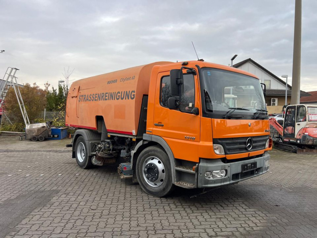 Mercedes-Benz Atego Kehrmaschine 1318 LKO Bucher+Separatmotor - Veegwagen: afbeelding 2 Mercedes-Benz Atego Kehrmaschine 1318 LKO Bucher+Separatmotor - Veegwagen: afbeelding 2