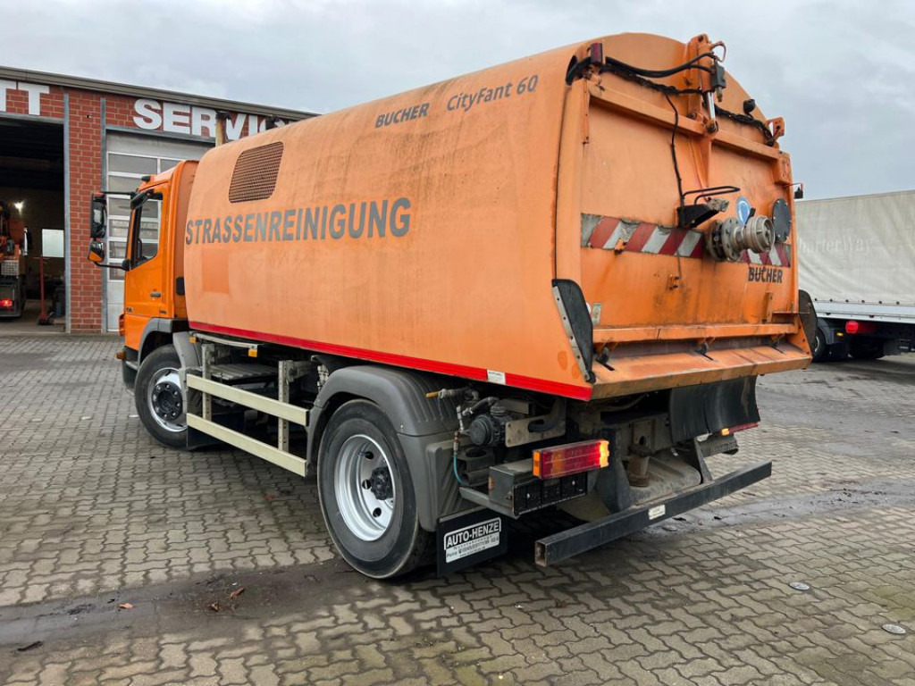 Mercedes-Benz Atego Kehrmaschine 1318 LKO Bucher+Separatmotor - Veegwagen: afbeelding 3 Mercedes-Benz Atego Kehrmaschine 1318 LKO Bucher+Separatmotor - Veegwagen: afbeelding 3