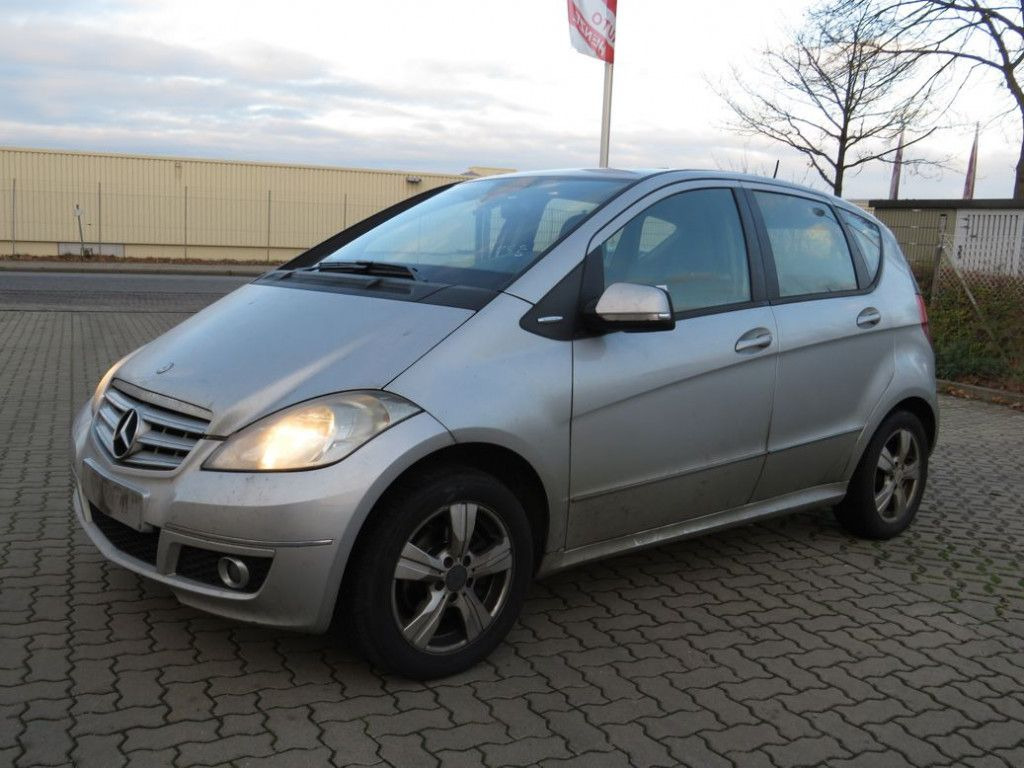 Mercedes-Benz A-Klasse 200 Avantgarde PKW - Vrachtwagen: afbeelding 1 Mercedes-Benz A-Klasse 200 Avantgarde PKW - Vrachtwagen: afbeelding 1