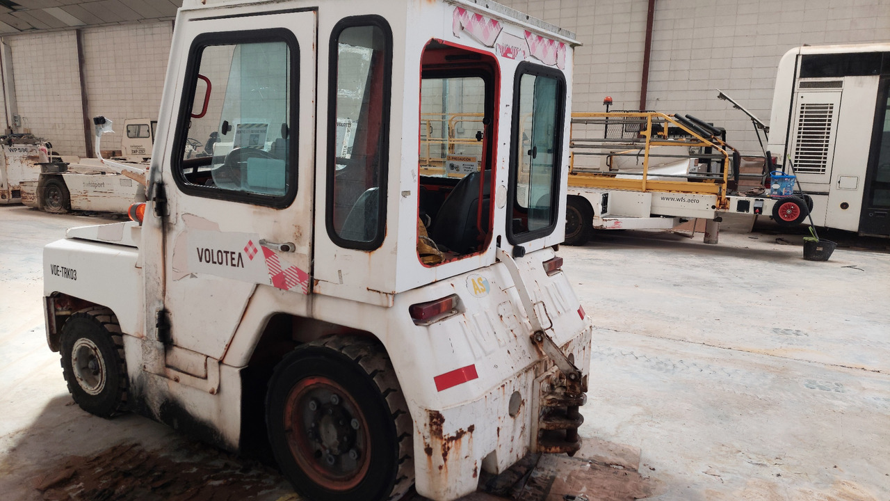 FV02 Nissan Baggage Tractor - Bagagetrekker: afbeelding 3 FV02 Nissan Baggage Tractor - Bagagetrekker: afbeelding 3