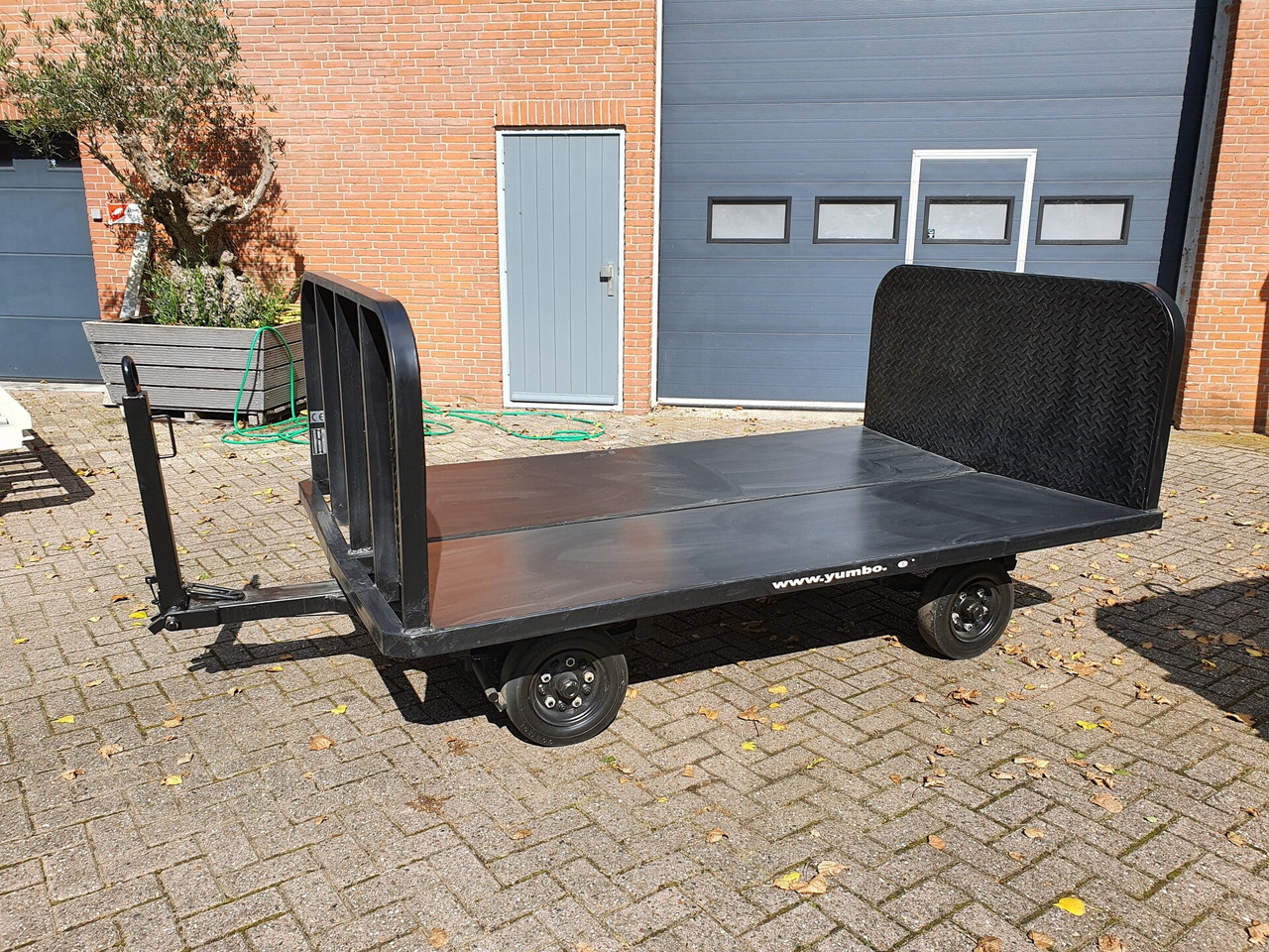 Baggage Cart Yumbo - Ground support equipment: afbeelding 1 Baggage Cart Yumbo - Ground support equipment: afbeelding 1