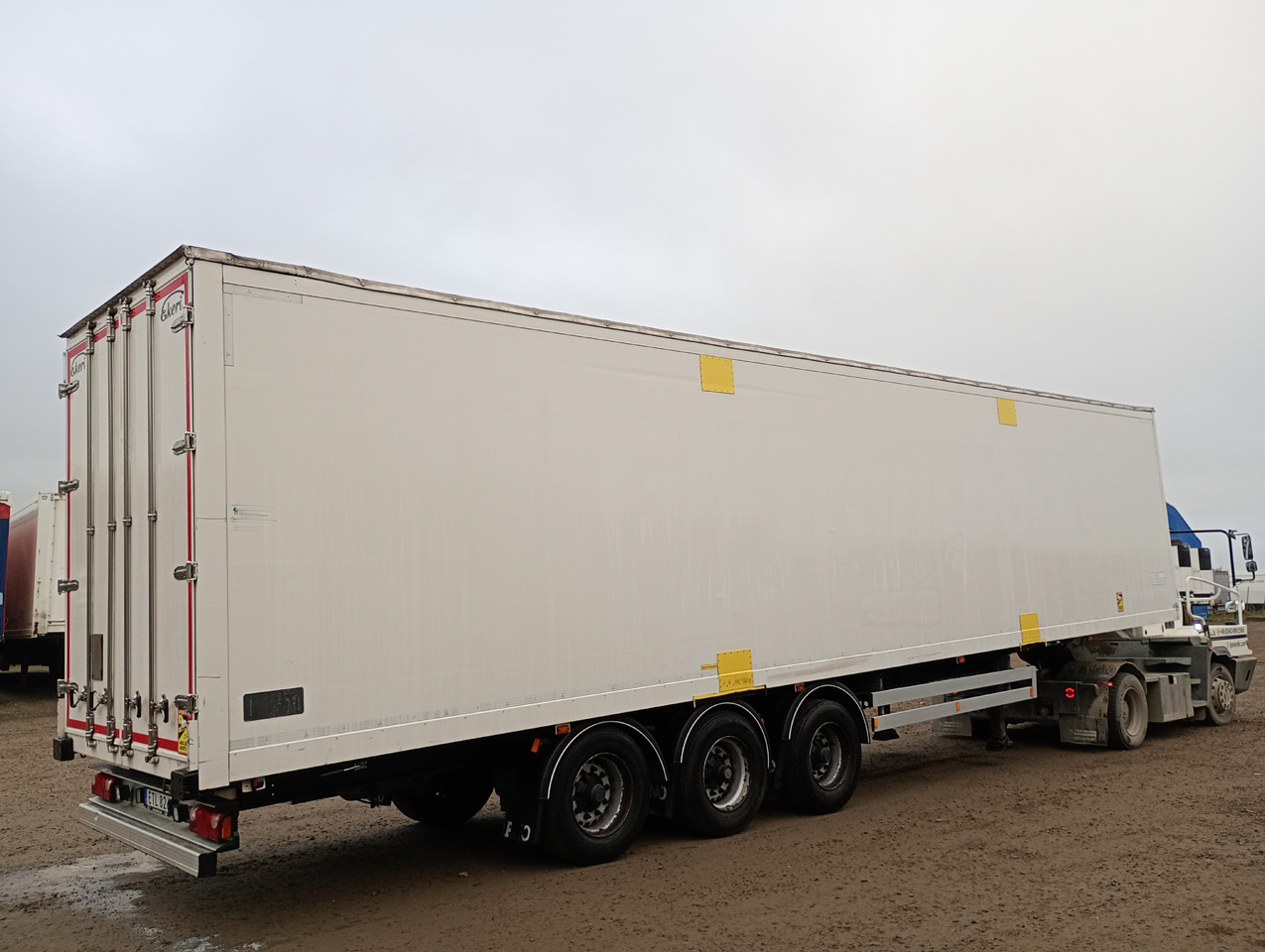EKERI BOX OPENSIDE - TARP ROOF - HUCKEPACK - Gesloten oplegger: afbeelding 5 EKERI BOX OPENSIDE - TARP ROOF - HUCKEPACK - Gesloten oplegger: afbeelding 5