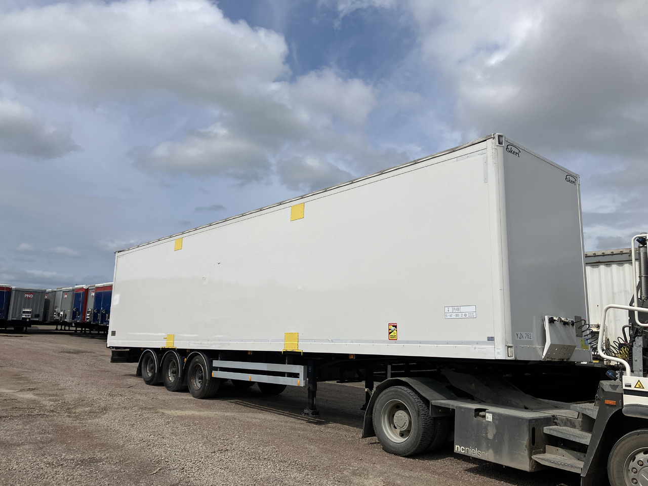 EKERI BOX OPENSIDE - TARP ROOF - HUCKEPACK - Gesloten oplegger: afbeelding 2 EKERI BOX OPENSIDE - TARP ROOF - HUCKEPACK - Gesloten oplegger: afbeelding 2