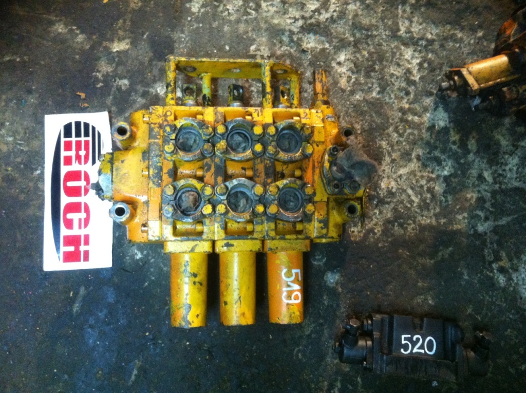 KRACHT 32 5255 5229+ 5279+ 5220 - 3 SEKCYJNY - Hydraulische klep voor Bouwmachine: afbeelding 1 KRACHT 32 5255 5229+ 5279+ 5220 - 3 SEKCYJNY - Hydraulische klep voor Bouwmachine: afbeelding 1